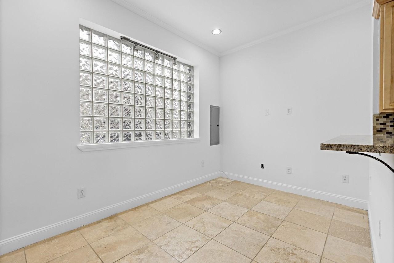 403A Park Ave - Photo 4 of 18