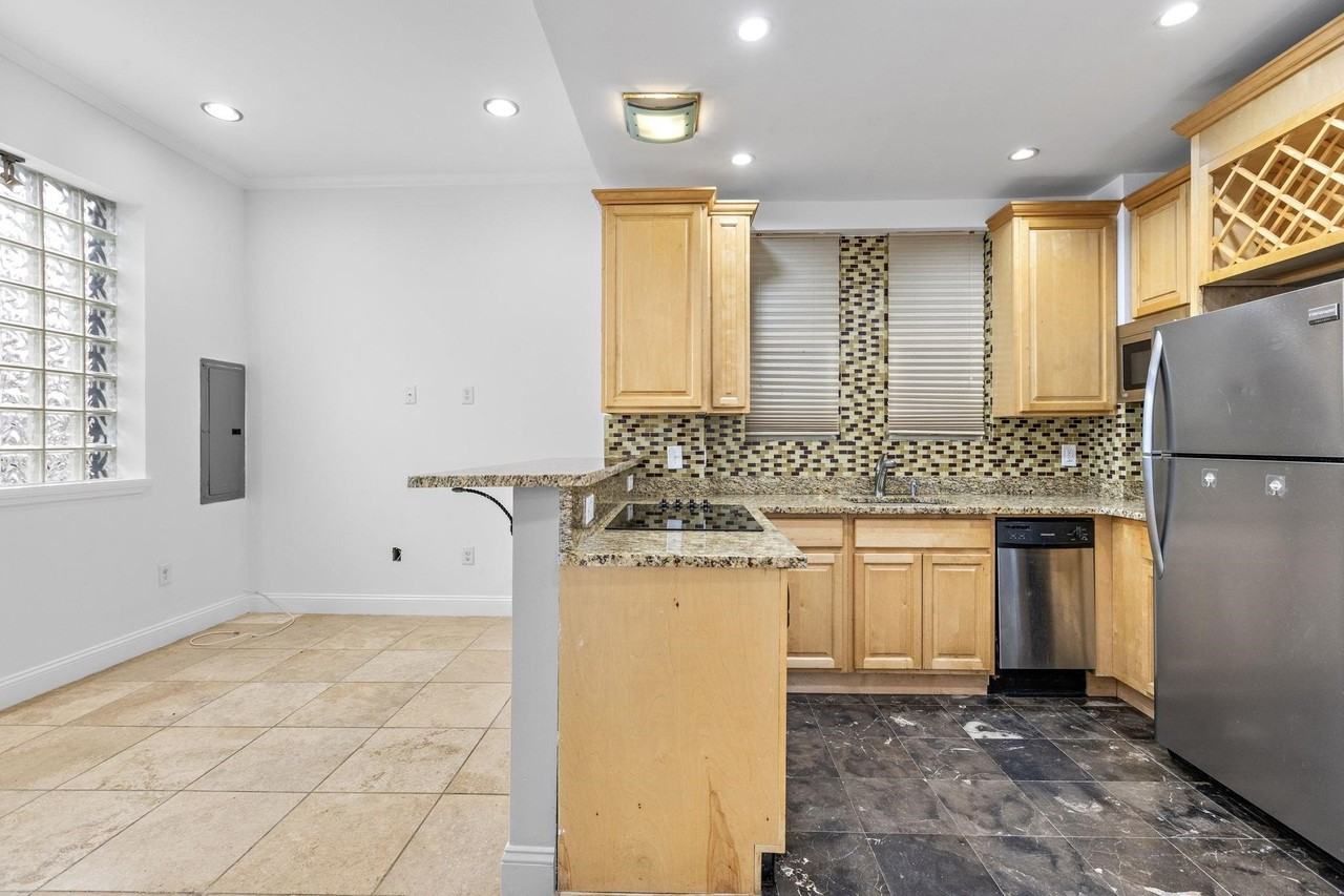 403A Park Ave - Photo 5 of 18