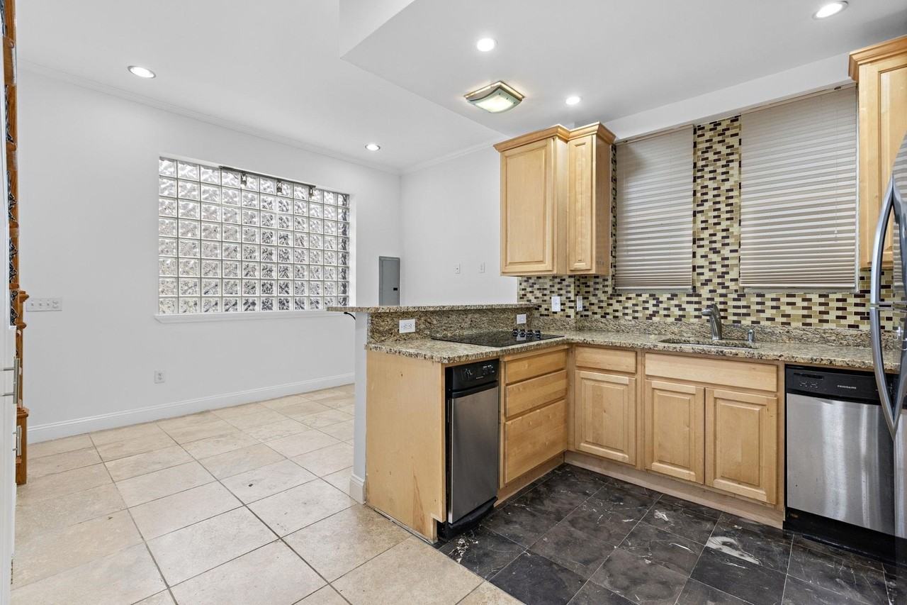 403A Park Ave - Photo 6 of 18