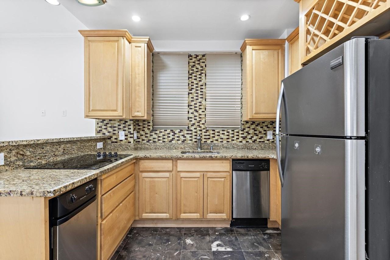 403A Park Ave - Photo 7 of 18