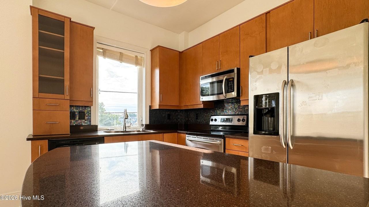 619 N 4th St #202 - Photo 7 of 34