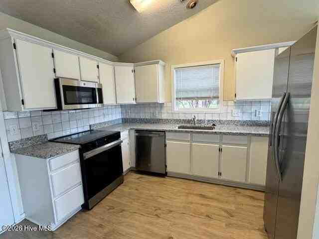 7101 Robmar Ct - Photo 4 of 18