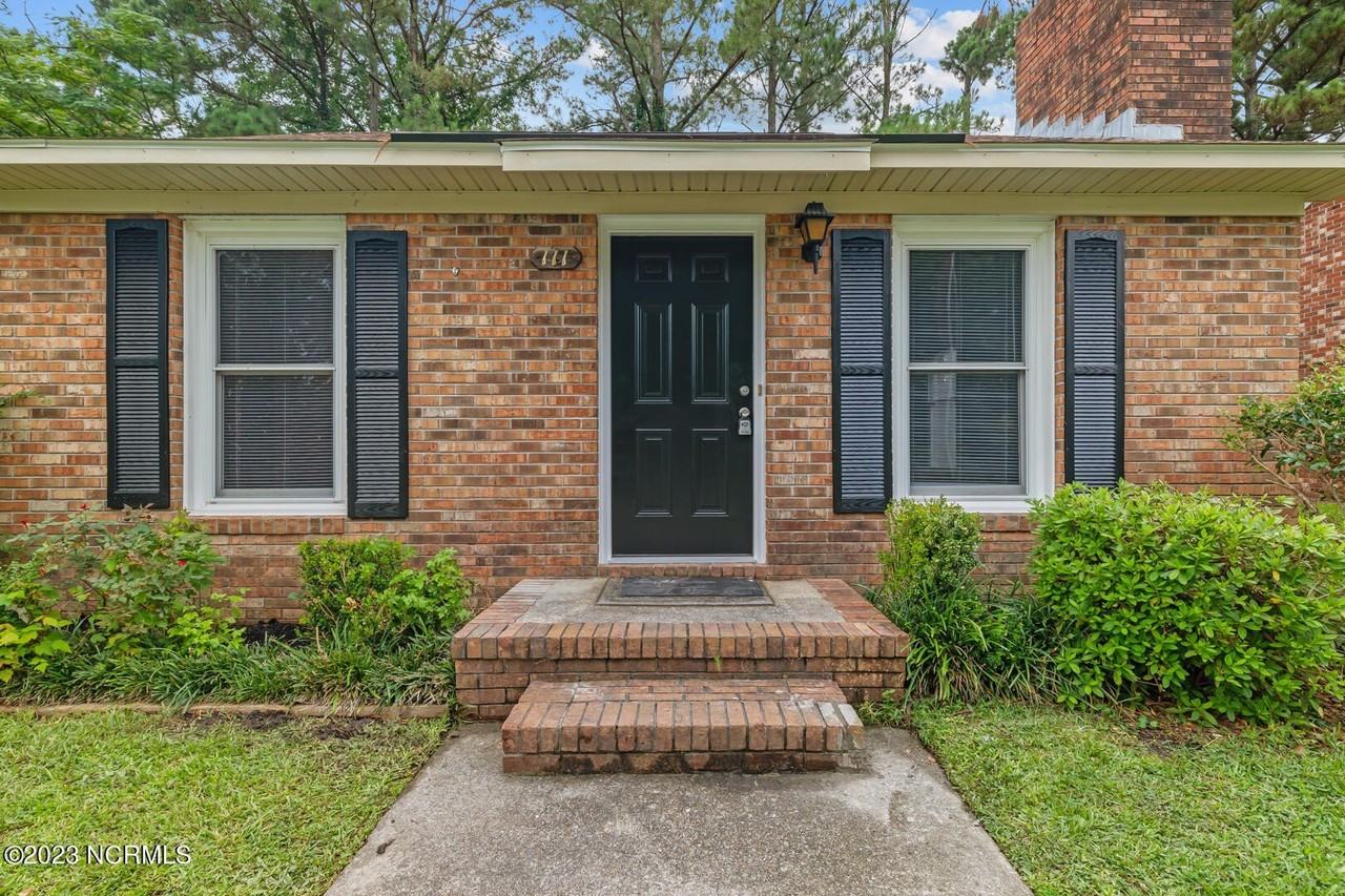 111 Windsor Ct - Photo 4 of 30