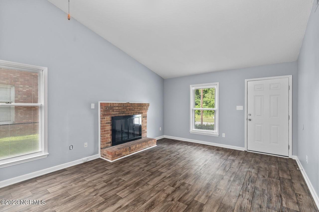 111 Windsor Ct - Photo 6 of 30