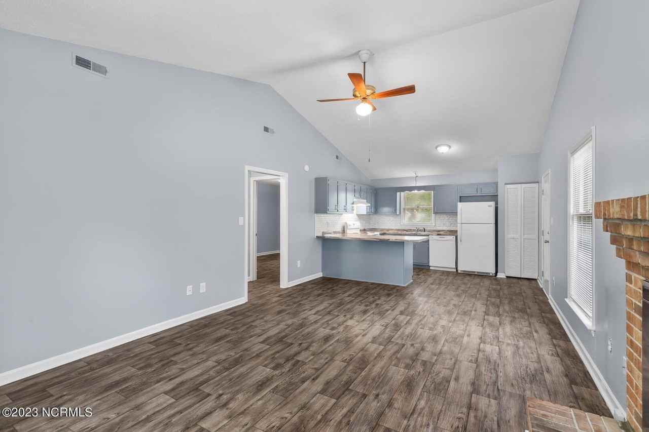 111 Windsor Ct - Photo 7 of 30