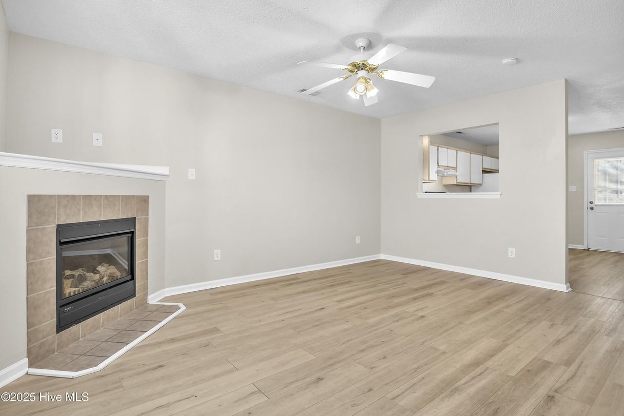 505 Timberlake Trl - Photo 4 of 27
