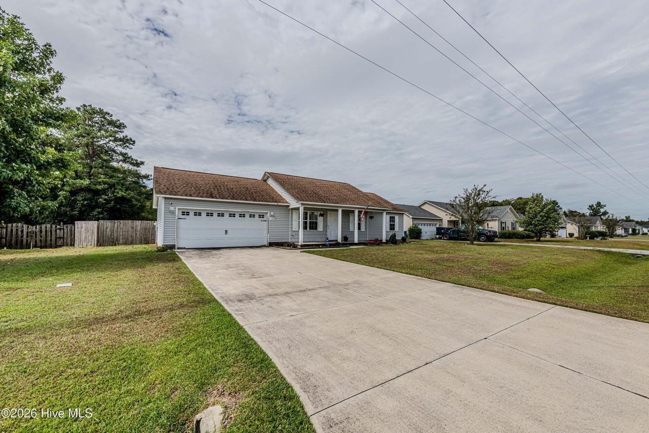 124 Eagle Ridge Dr - Photo 2 of 32