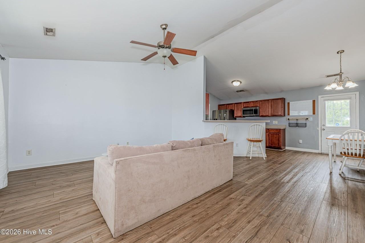 124 Eagle Ridge Dr - Photo 5 of 32