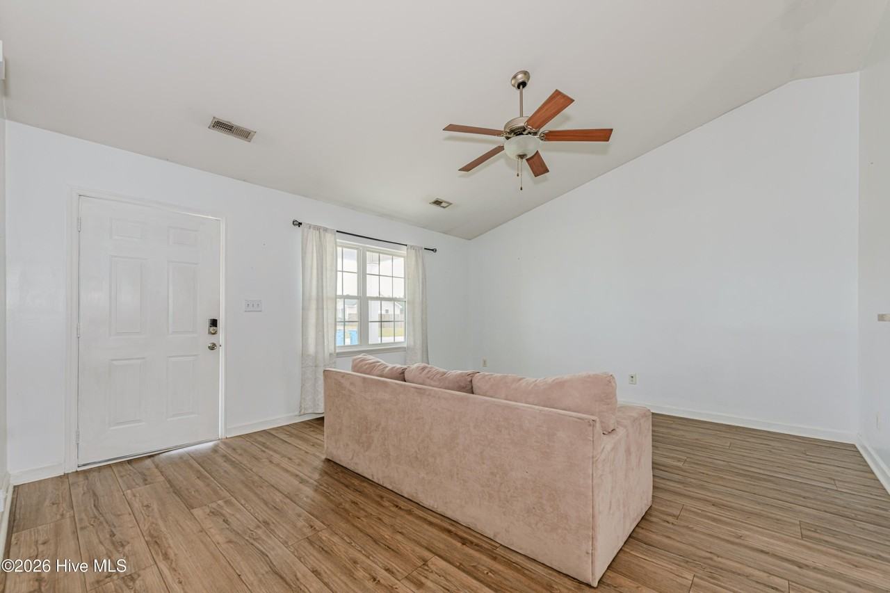 124 Eagle Ridge Dr - Photo 6 of 32