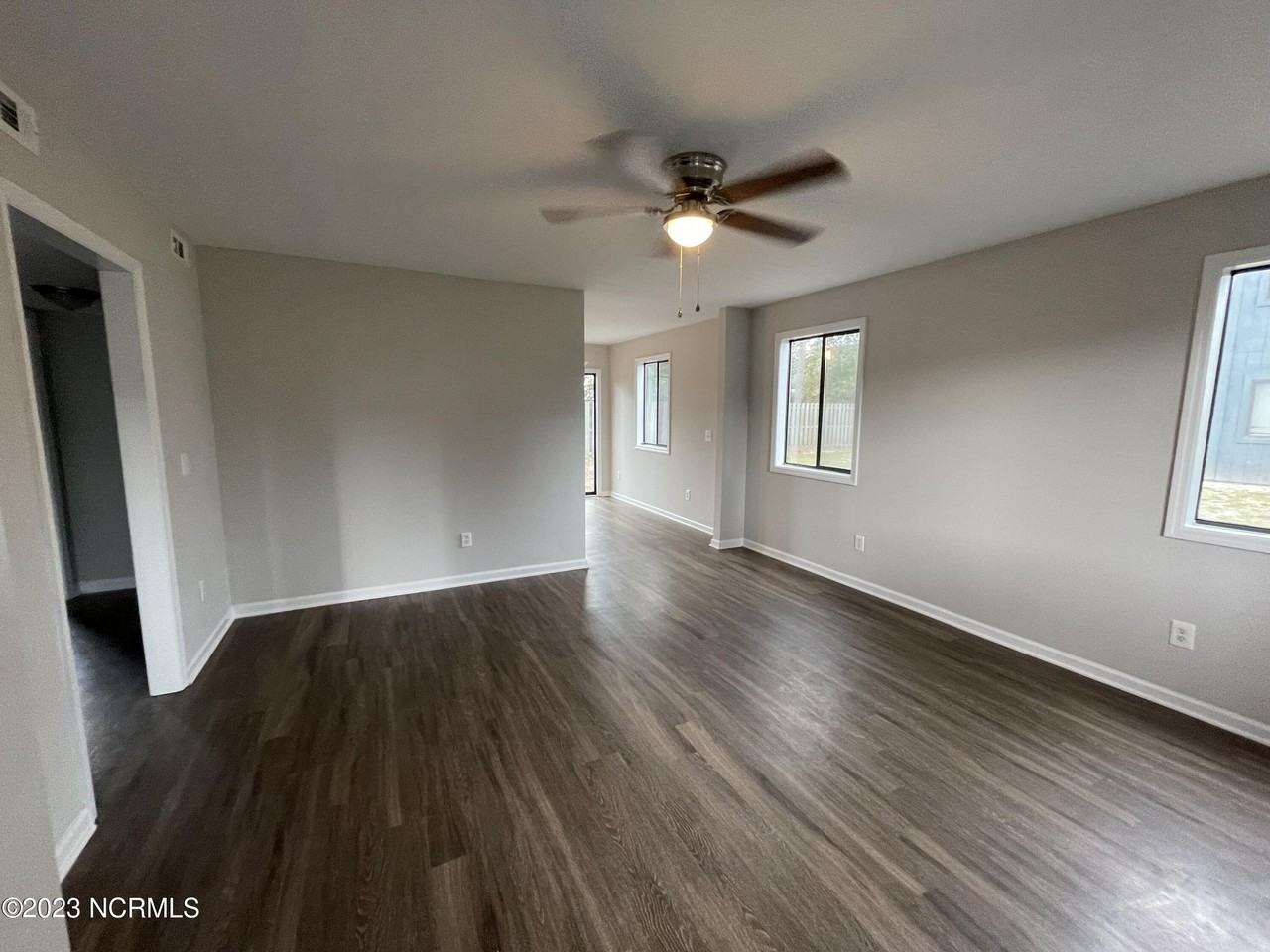 1313 Wellington Ave - Photo 2 of 15