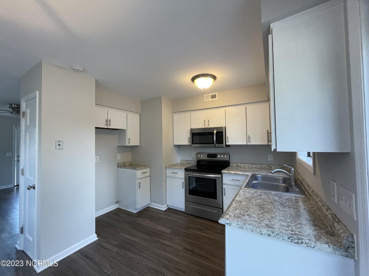 1313 Wellington Ave - Photo 6 of 15