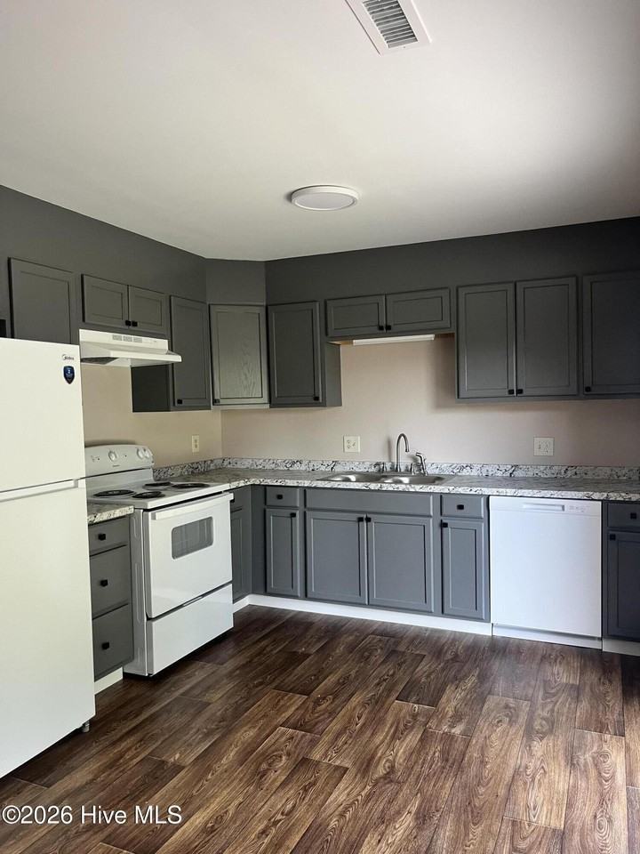 102 Fletcher Pl - Photo 2 of 8