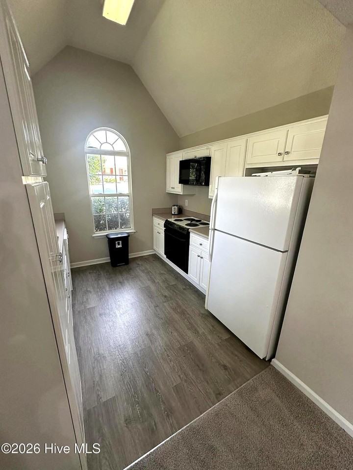 4531 Derryclare Ln - Photo 6 of 16