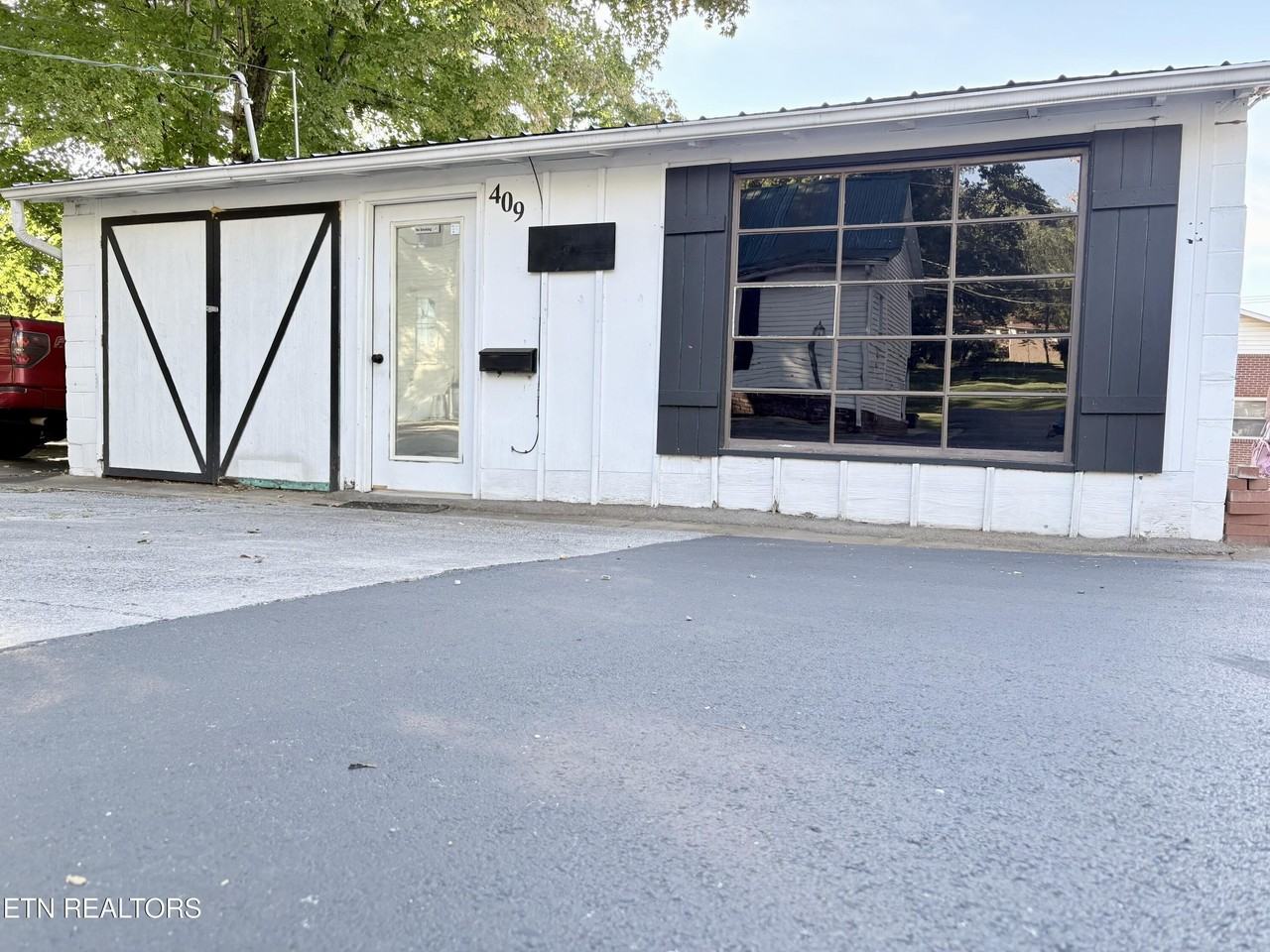 409 N 3rd St - Photo 2 of 11