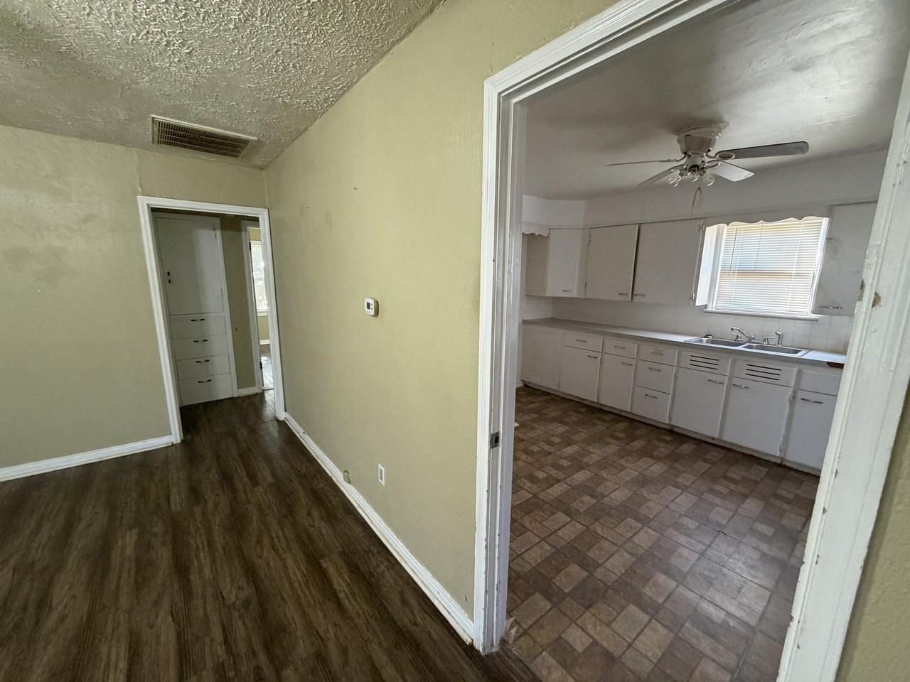 2709 41st St - Photo 4 of 9