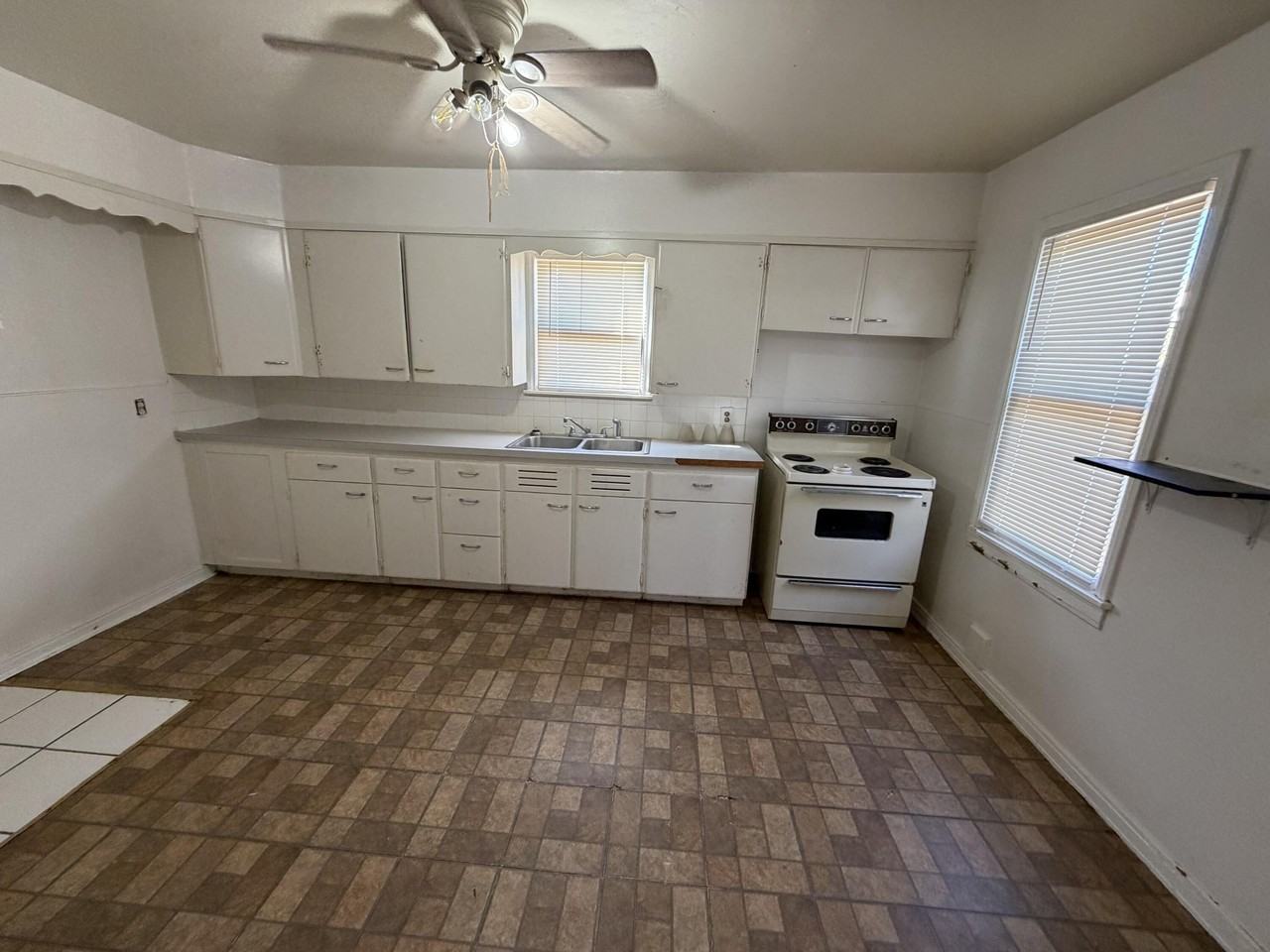 2709 41st St - Photo 5 of 9