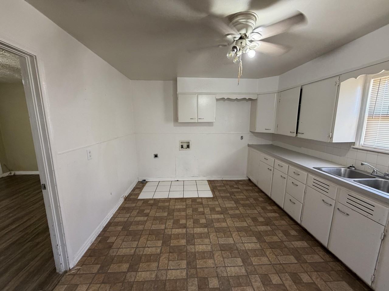 2709 41st St - Photo 6 of 9