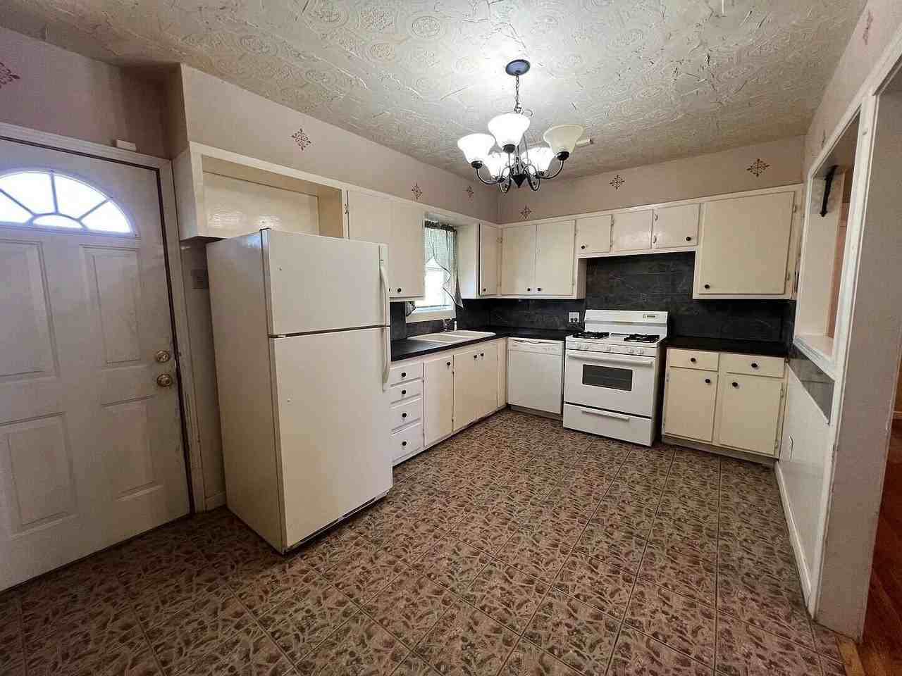 3118 29th St - Photo 4 of 9
