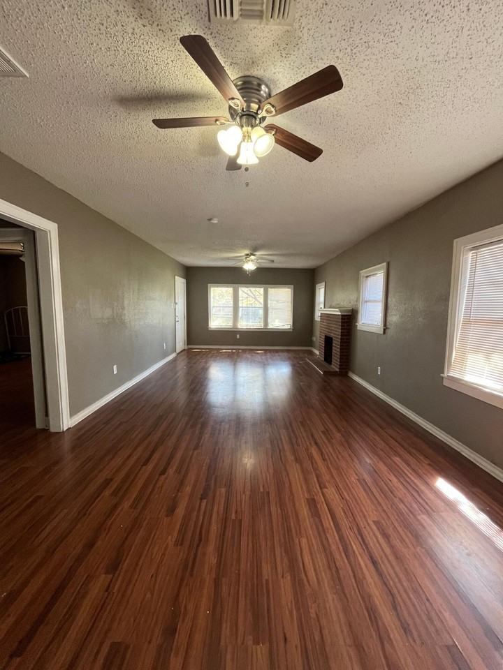 2208 18th St - Photo 3 of 12