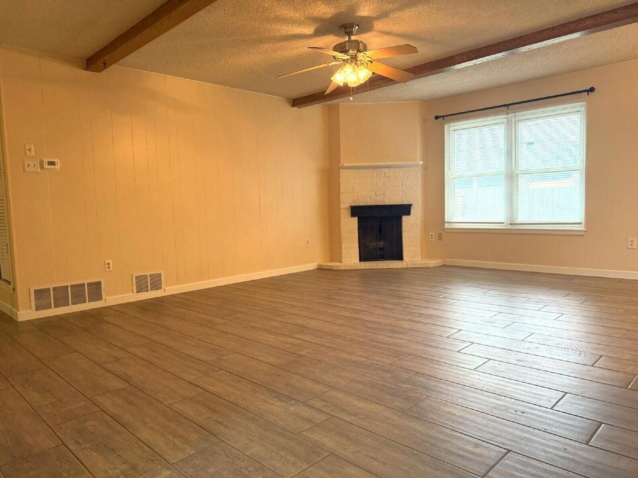 5015 52nd St - Photo 2 of 8