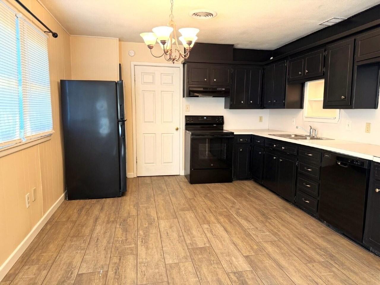 5015 52nd St - Photo 3 of 8