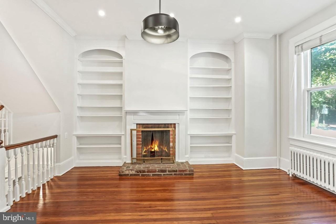 3286 N St Nw - Photo 7 of 34