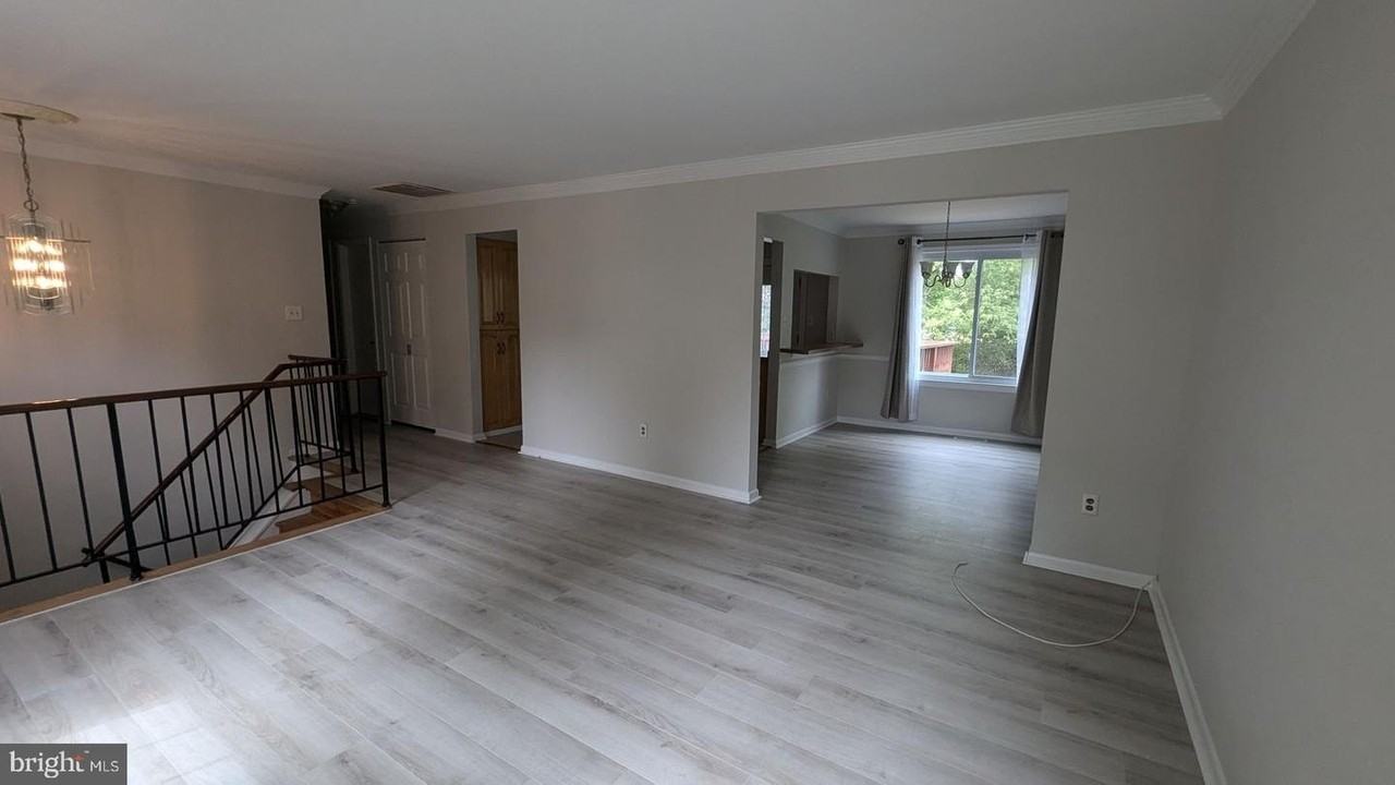 8903 Blackbriar Ct - Photo 4 of 19