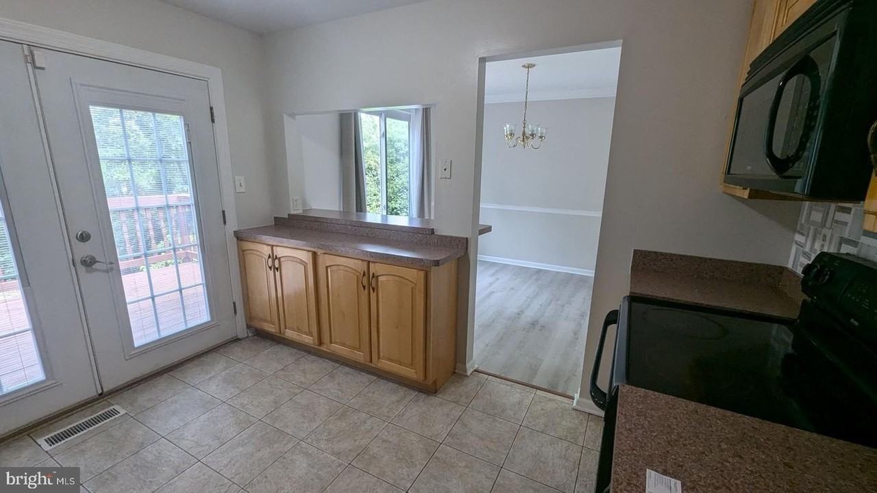 8903 Blackbriar Ct - Photo 7 of 19
