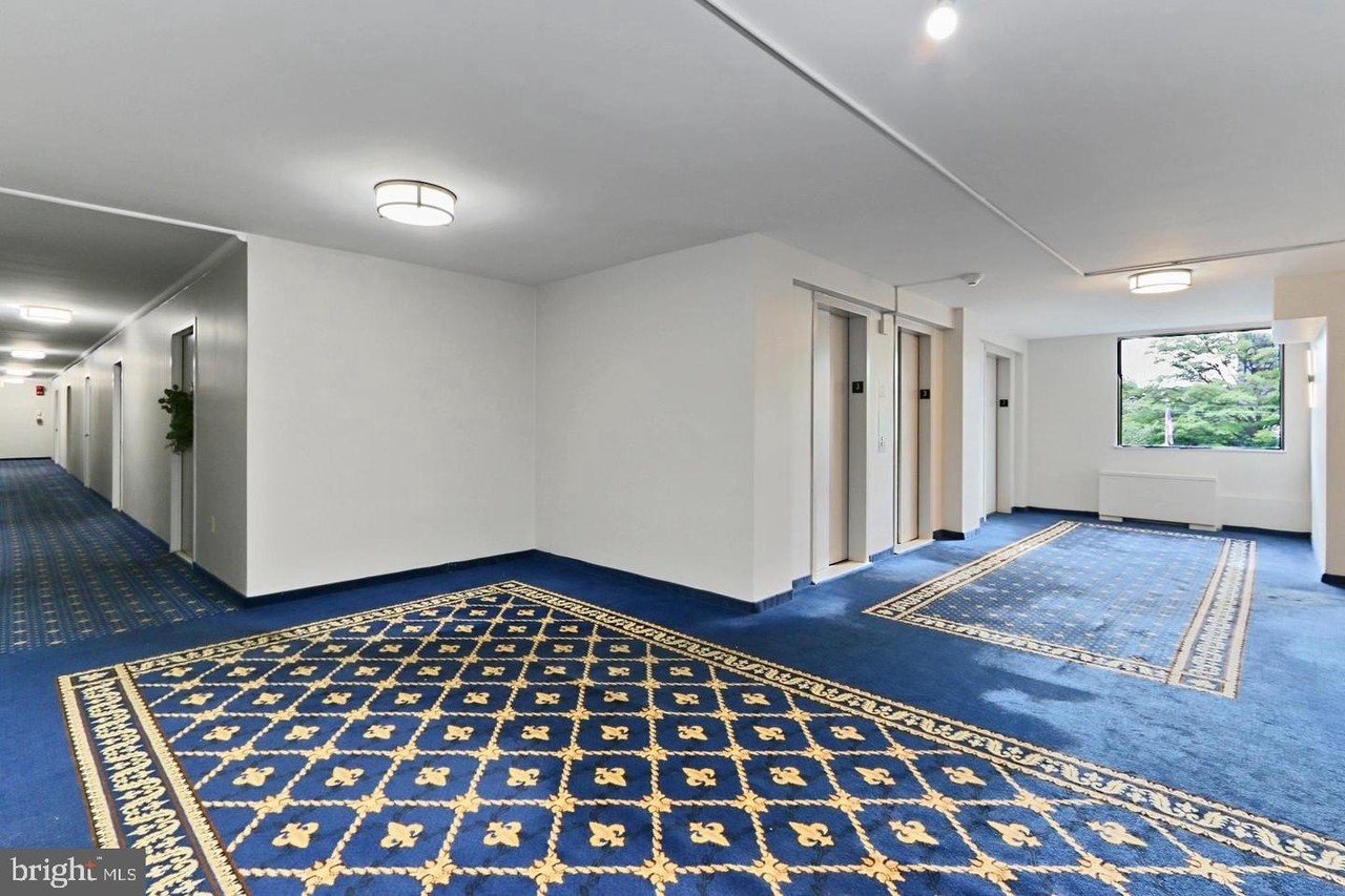 801 N Pitt St - Photo 2 of 37