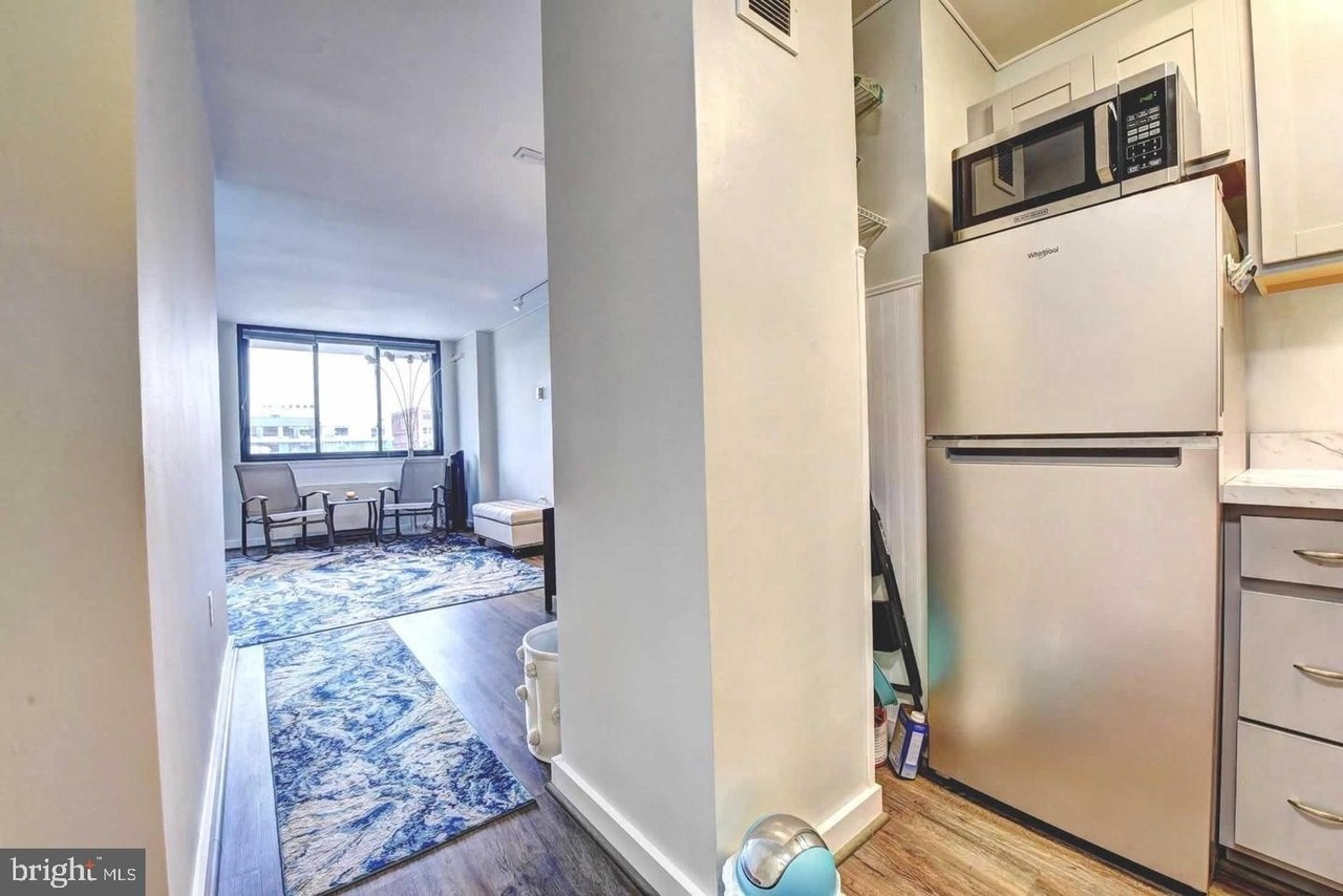 801 N Pitt St - Photo 6 of 37