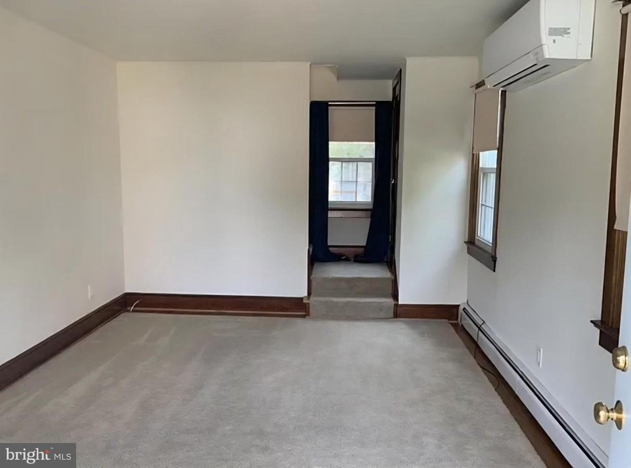 917 Haw St - Photo 3 of 12
