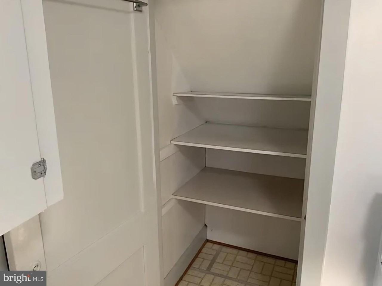 917 Haw St - Photo 5 of 12