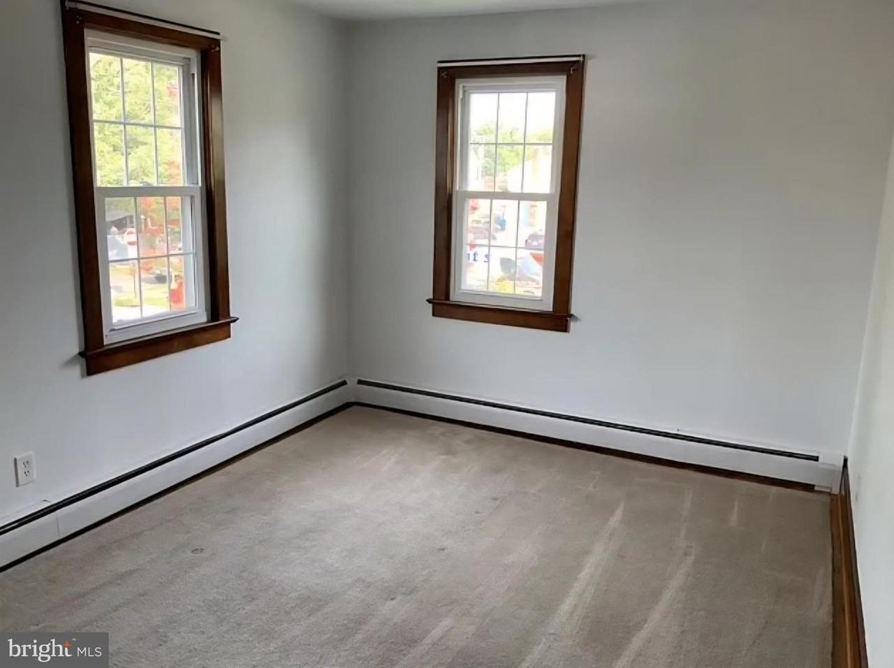 917 Haw St - Photo 7 of 12