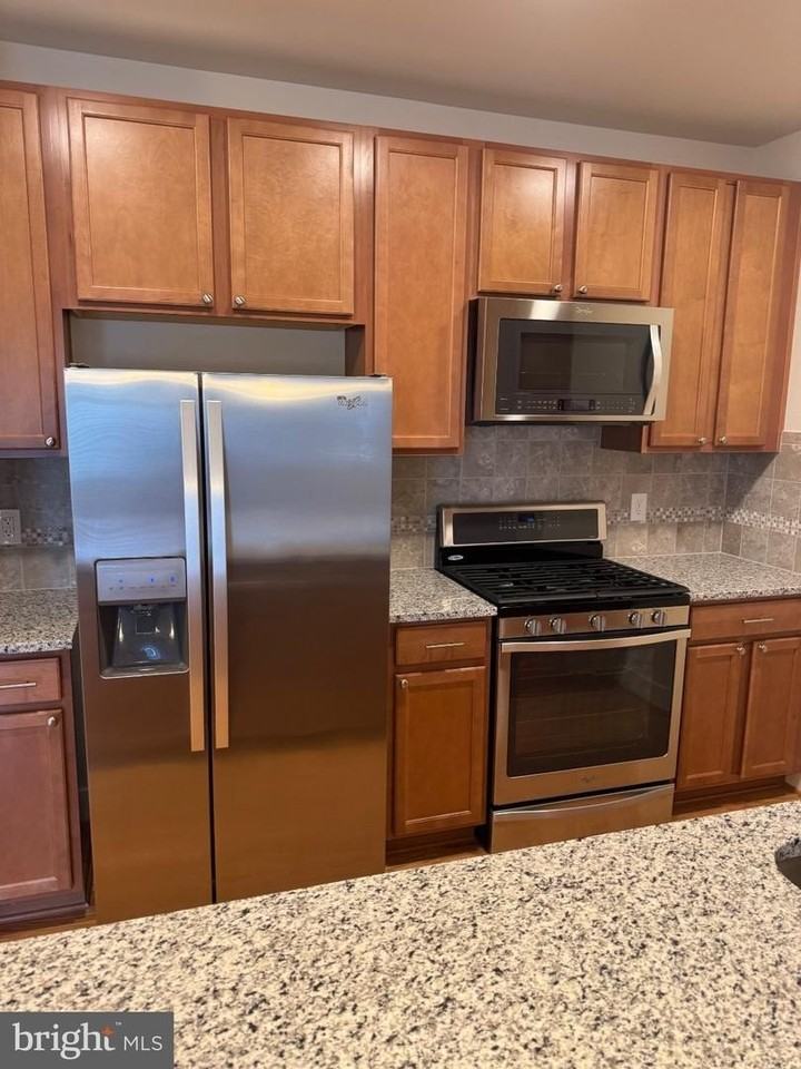 2903 Bleeker St - Photo 4 of 17