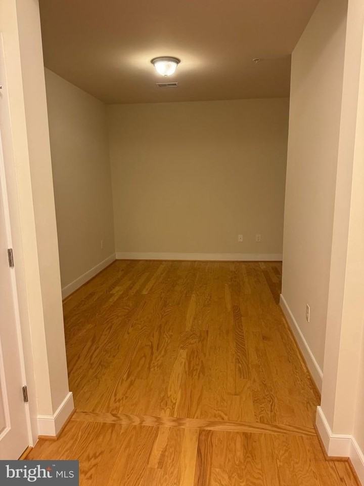 2903 Bleeker St - Photo 7 of 17