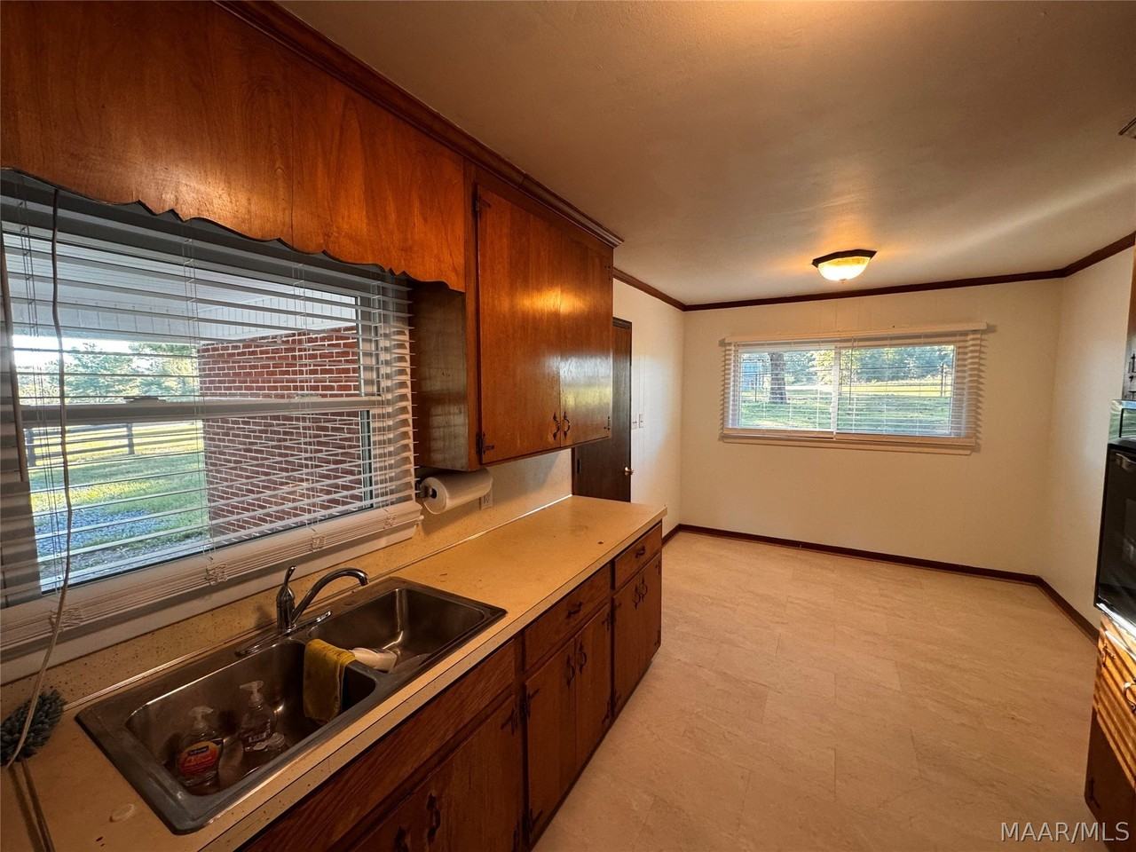 2570 Grier Rd - Photo 5 of 16
