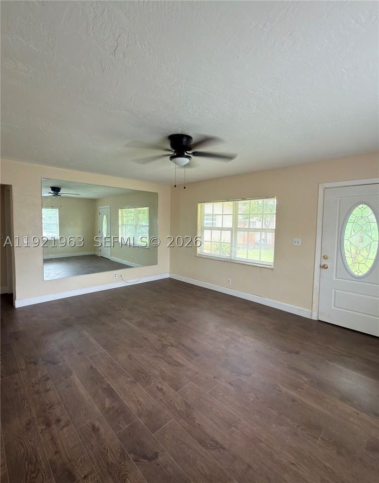 1320 Sw 11th Ave #A - Photo 2 of 12