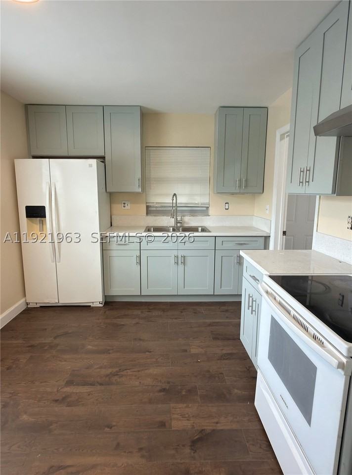 1320 Sw 11th Ave #A - Photo 4 of 12