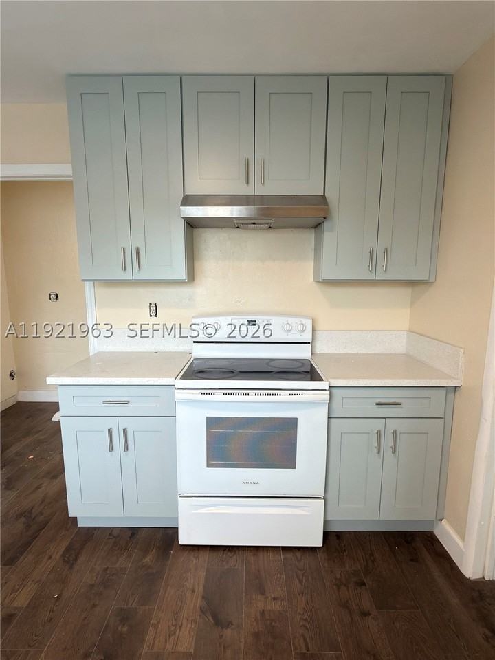 1320 Sw 11th Ave #A - Photo 5 of 12