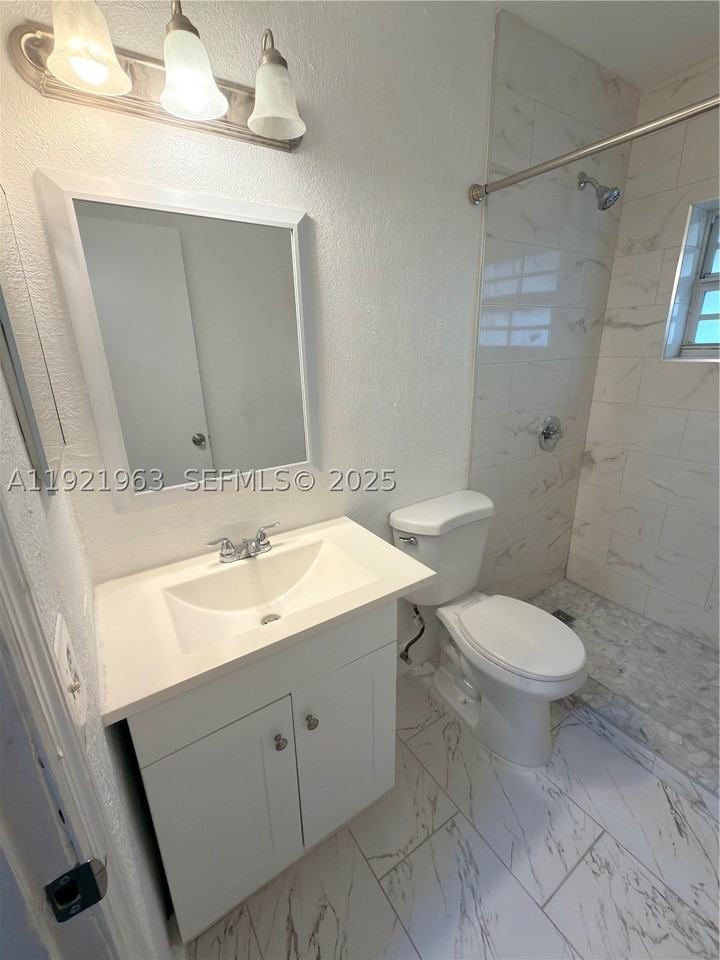 1320 Sw 11th Ave #A - Photo 6 of 12