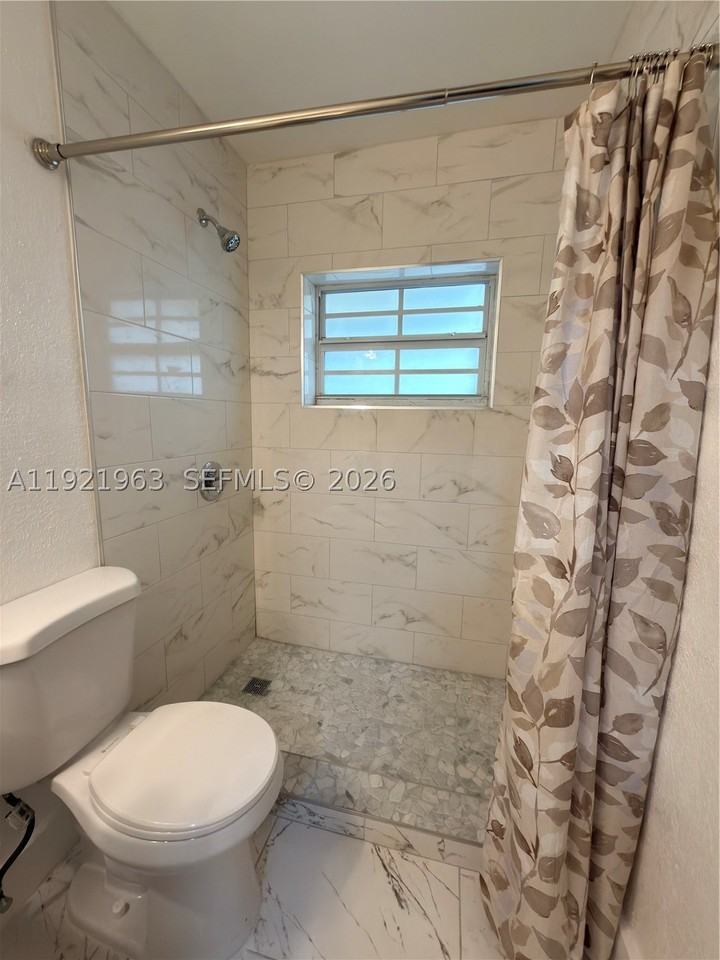 1320 Sw 11th Ave #A - Photo 7 of 12