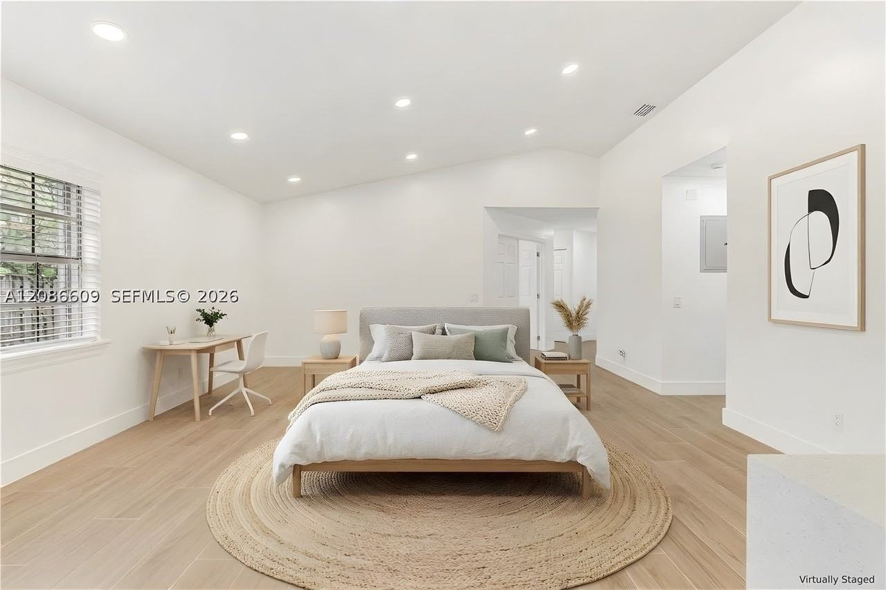 1290 Seagrape Cir - Photo 5 of 50