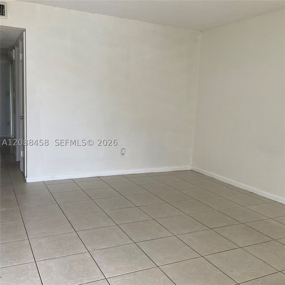5530 Sw 36th St #1 - Photo 3 of 6