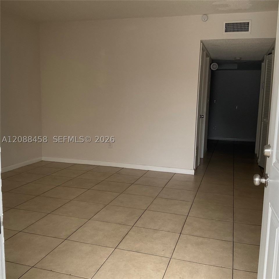 5530 Sw 36th St #1 - Photo 5 of 6