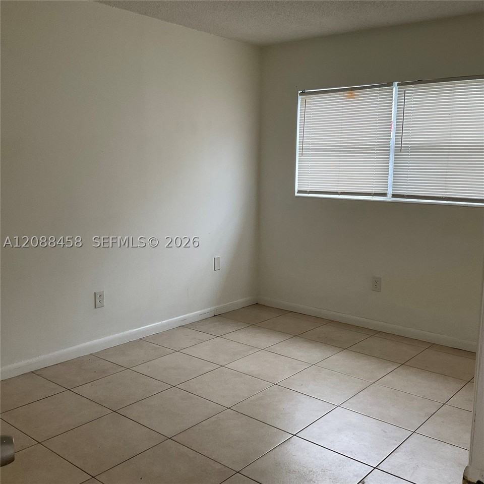 5530 Sw 36th St #1 - Photo 6 of 6