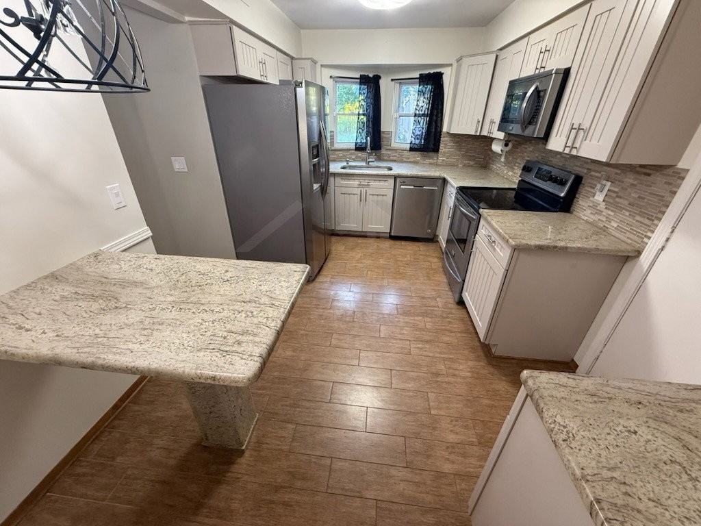 24349 Fairway Hills Dr - Photo 5 of 8