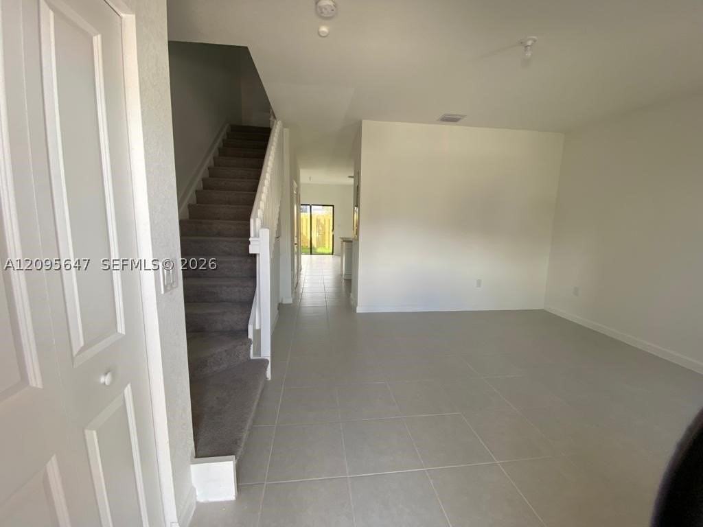 21044 Ne 8th Ave #21044 - Photo 2 of 16