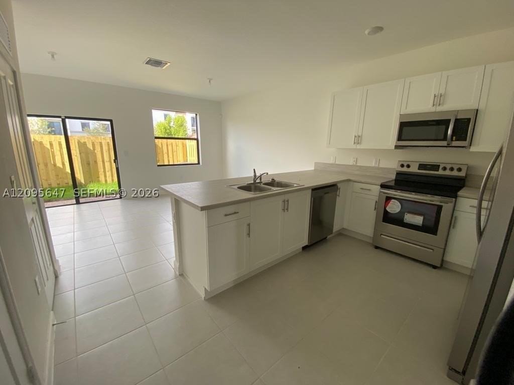21044 Ne 8th Ave #21044 - Photo 3 of 16