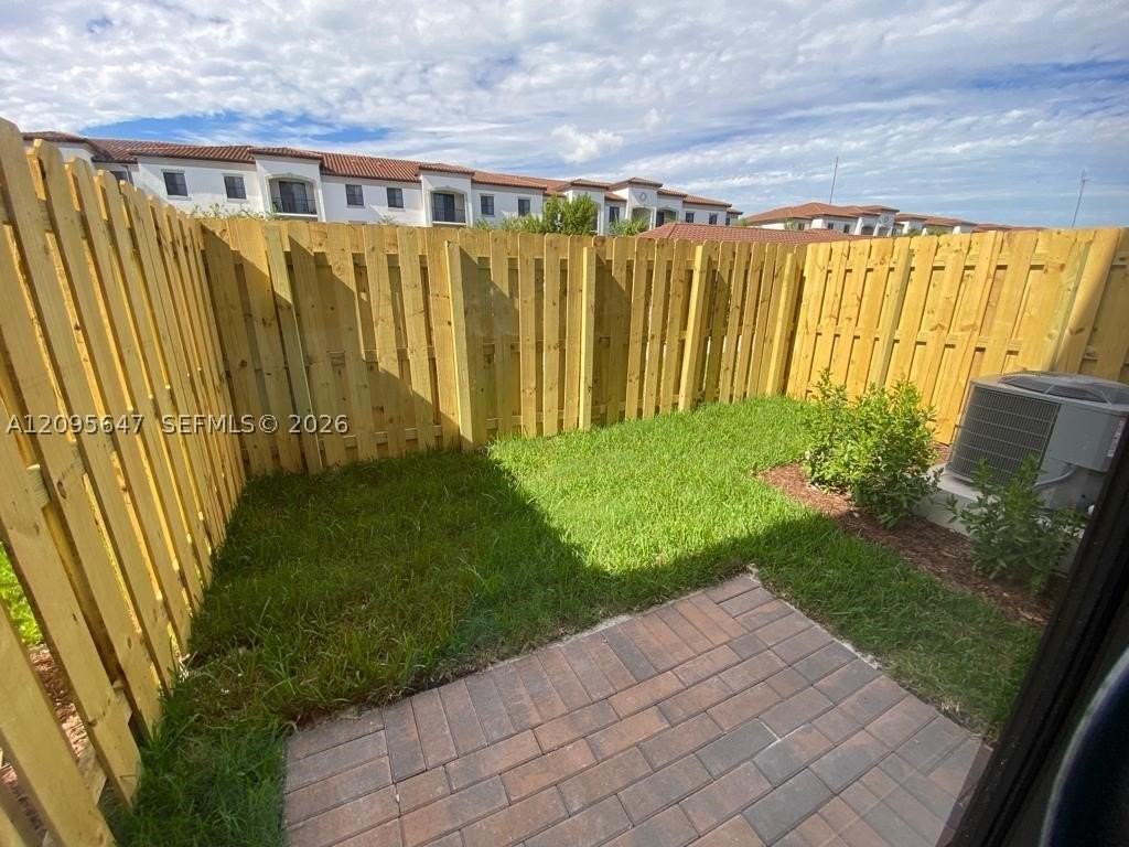 21044 Ne 8th Ave #21044 - Photo 5 of 16