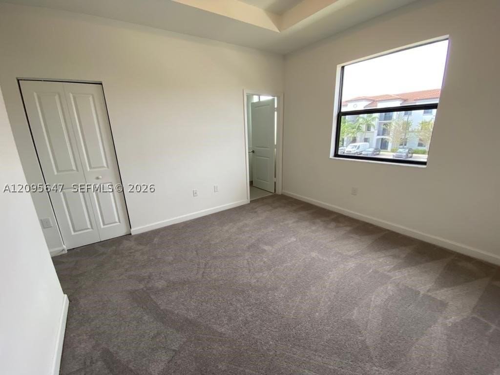 21044 Ne 8th Ave #21044 - Photo 7 of 16